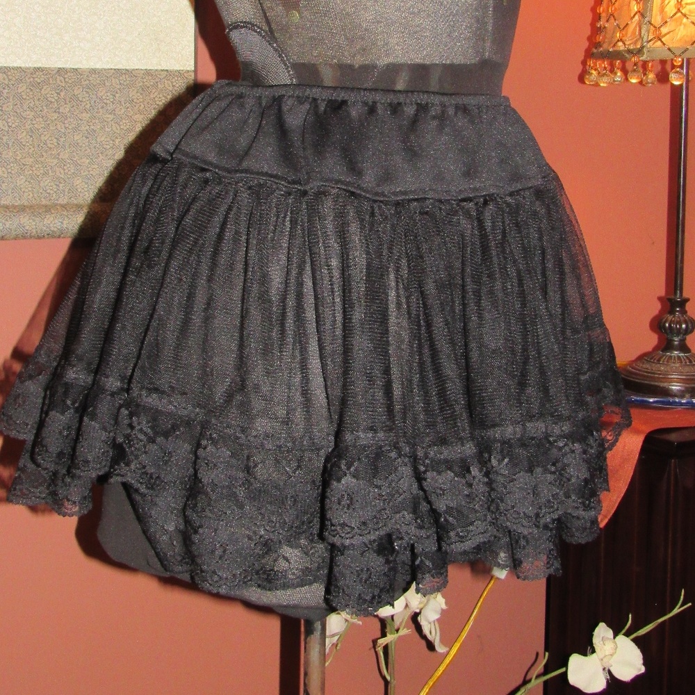 🕷️ Vintage Y2K Gothic Petite Short Black Lace Petticoat/Tutu - SJ - Picture 3 of 8